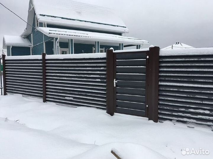 Забор жалюзи и ворота из дерева
