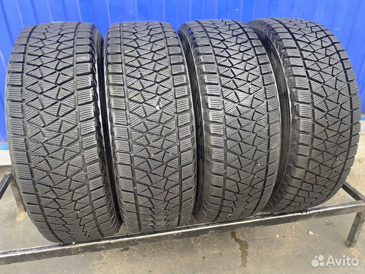 Bridgestone Blizzak DM-V2 225/65 R17
