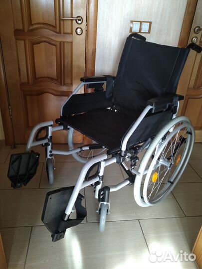 Кресло- коляска новая 