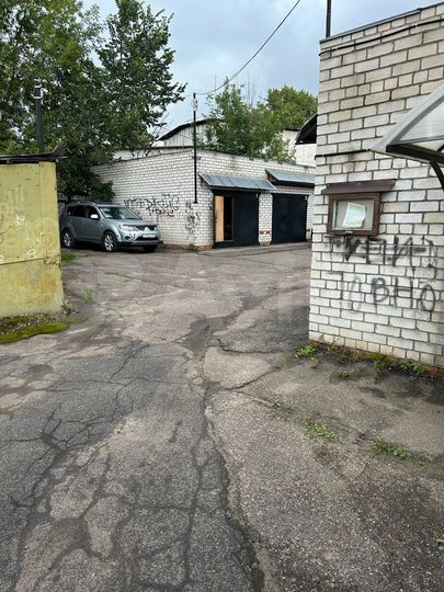 Гараж, > 30 м²
