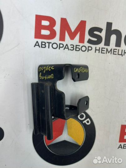 Крепление глушителя Mercedes-Benz V230 W638