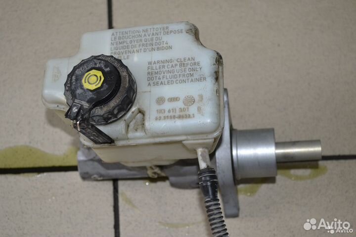 Главный тормозной цилиндр Volkswagen Touran 2
