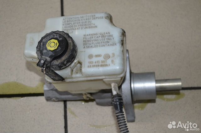 Главный тормозной цилиндр Volkswagen Touran 2