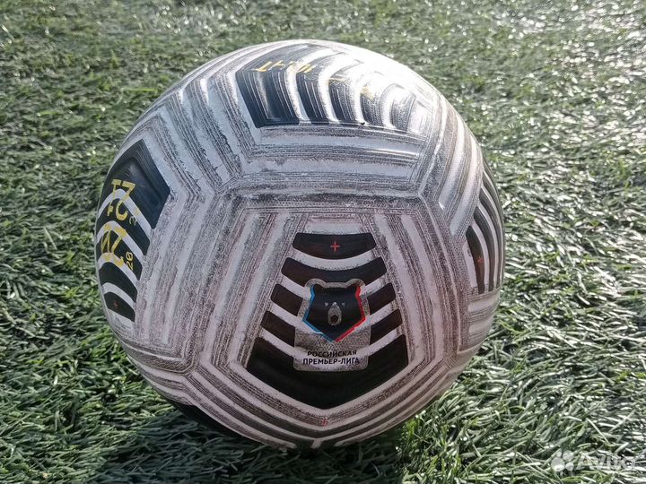 Футбольный мяч профессиональный