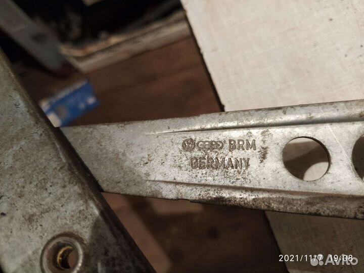 Стеклоподъемник правый передний VW Passat