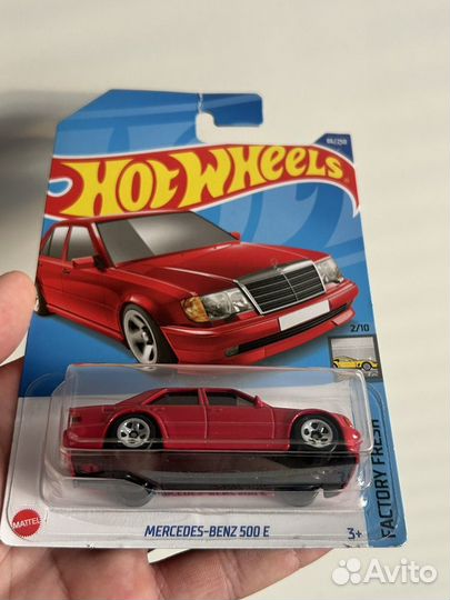 Hot wheels mercedes-benz 500e красный