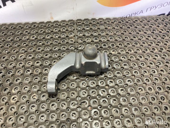 Кронштейн переднего амортизатора левый