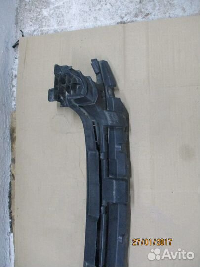 Усилитель переднего бампера верхний Форд Фокус 2