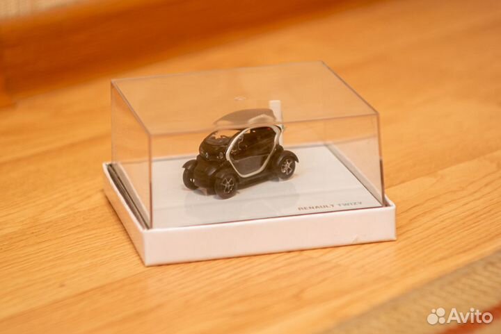 Модель автомобиля Renault Twizy 1:43
