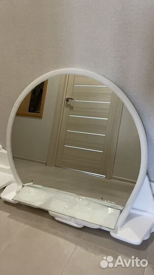 Зеркало с полкой