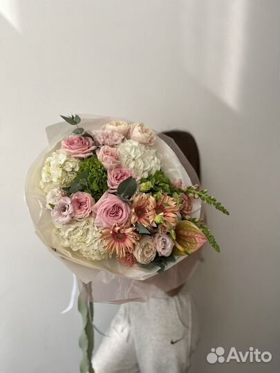 Букеты с гортензиями и розами