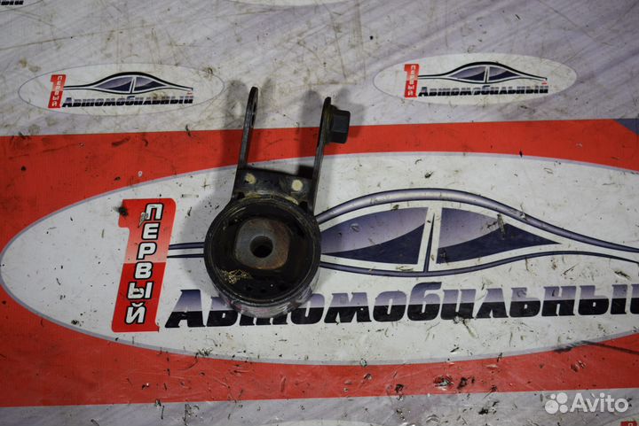 Подушка двс зад c Toyota Ractis SCP100 2SZ-FE