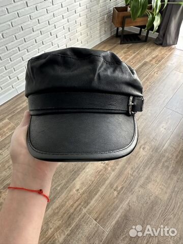 Кепка кожаная женская