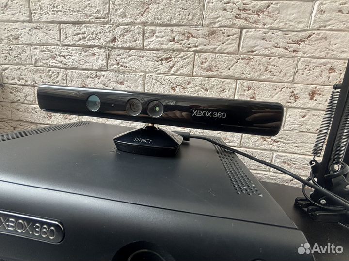 Xbox 360 120gb + kinect + 2 геймпада + 35 игр