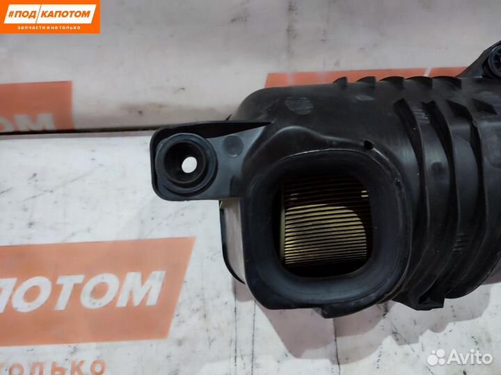 Корпус воздушногo фильтра левый Volkswagen Passat