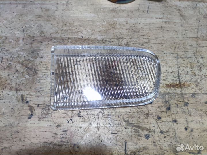 Стекло противотуманки левое bmw e39