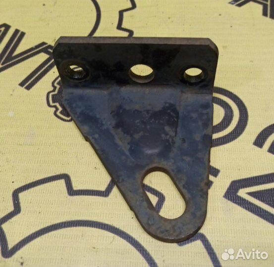 Петля буксировочная задняя левая Toyota Ist NCP61