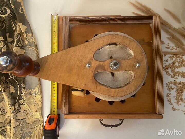 Ручная жерновая мельница