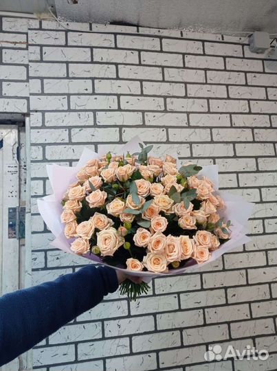 Букет из кустовые розы