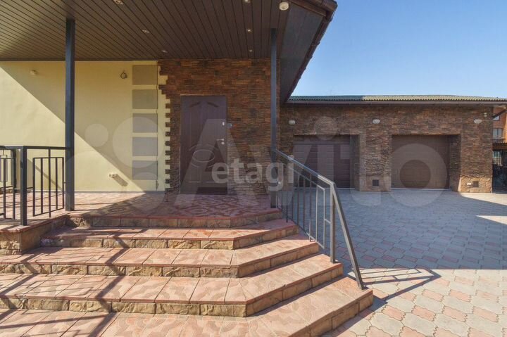 Коттедж 438 м² на участке 9 сот.