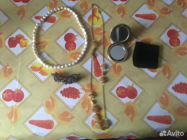 Заколка и зеркальце