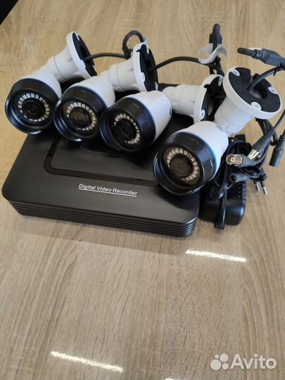Комплект видеонаблюдения 4 камеры и 1 микрофон