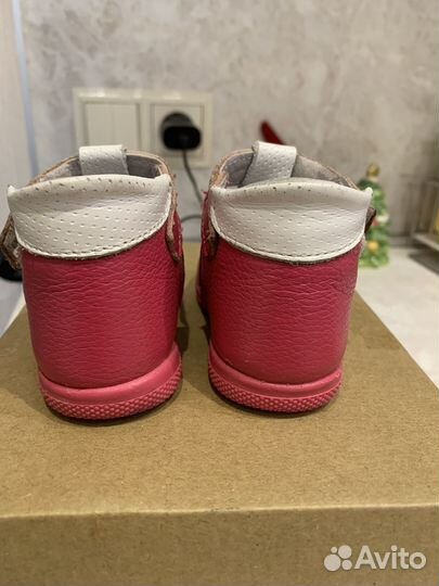 Сандалики для девочки скороход