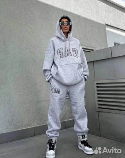 Спортивный костюм женский