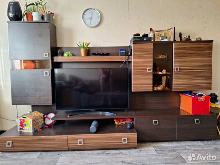 Стенка в гостиную