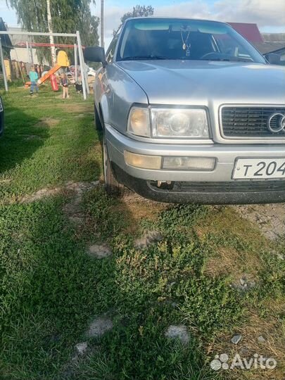 Бампер передний Ауди80 купе. Стоит на б4