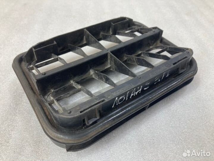 Решетка вентиляционная задняя правая Renault Logan