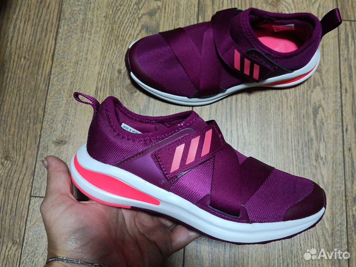 Кроссовки новые adidas