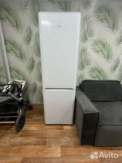 Холодильник indesit