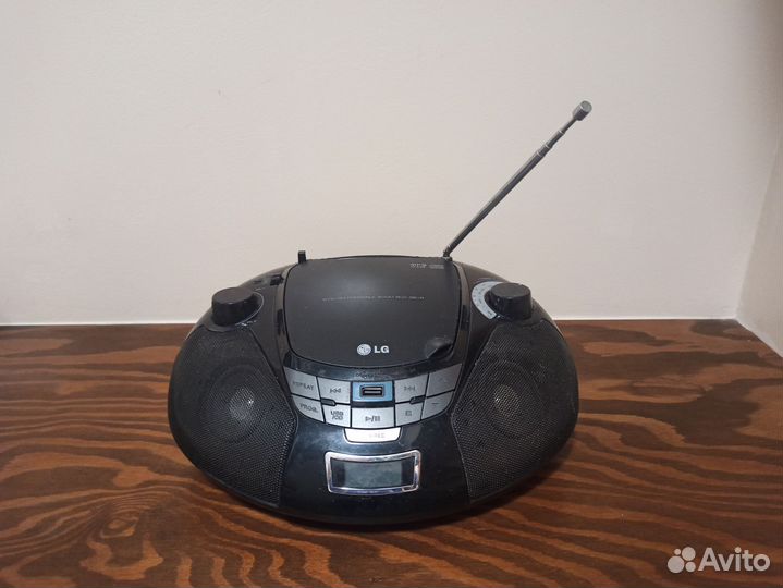 Магнитофон LG boom box sb16