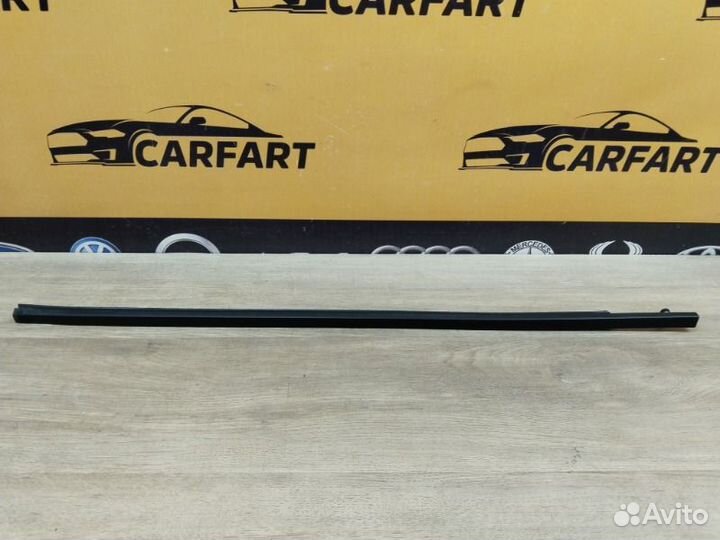 Молдинг стекла передний левый Land Rover