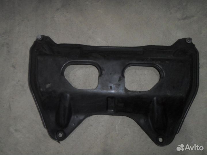 Кронштейн балки C-класс W204/S204 (2006—2011) Mercedes-Benz