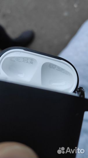 Футляр-зарядка Apple Airpods2 оригинал