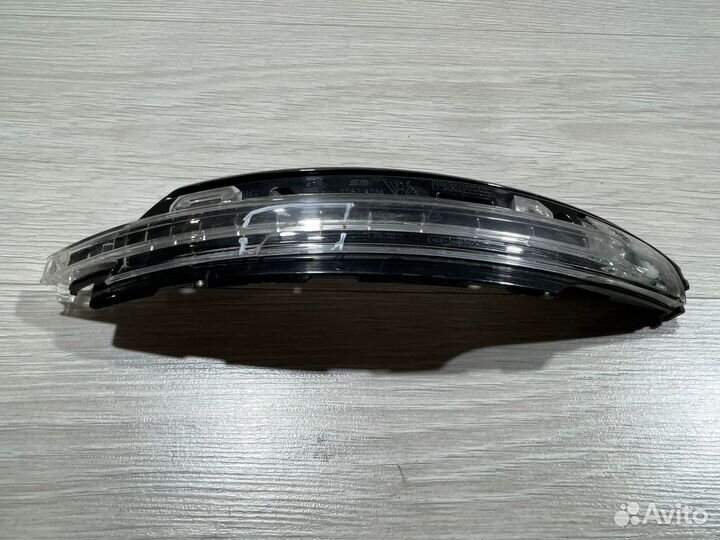 Повторитель в зеркало правый Porsche Macan