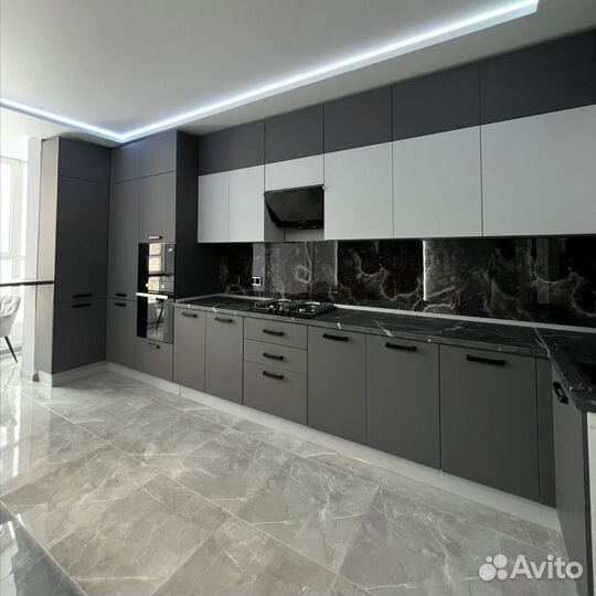 Кухня на заказ для молодой семьи