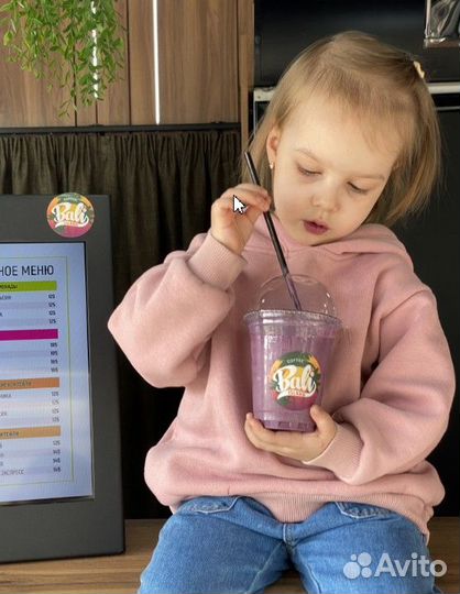 Кофейня с уникальной концепцией бара на острове