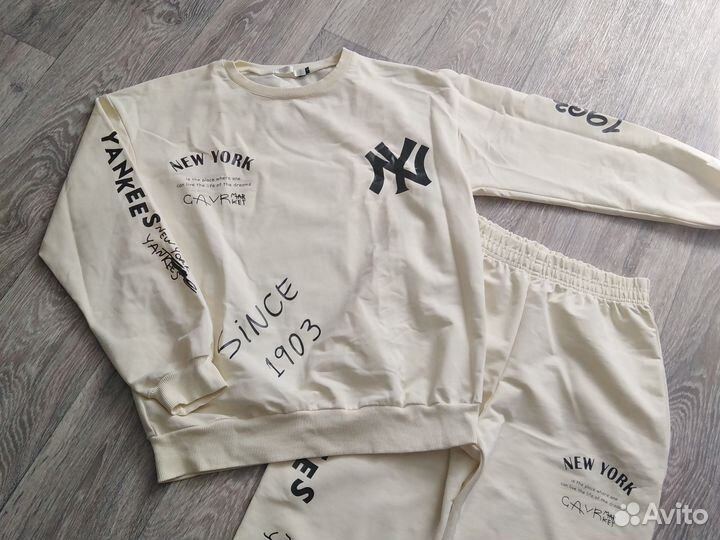 Спортивный костюм женский