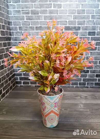 Интерьерная композиция из искусственных цветов