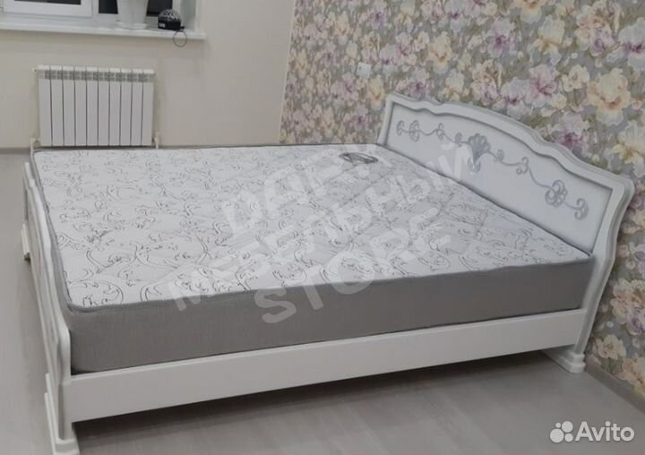 Кровать массив