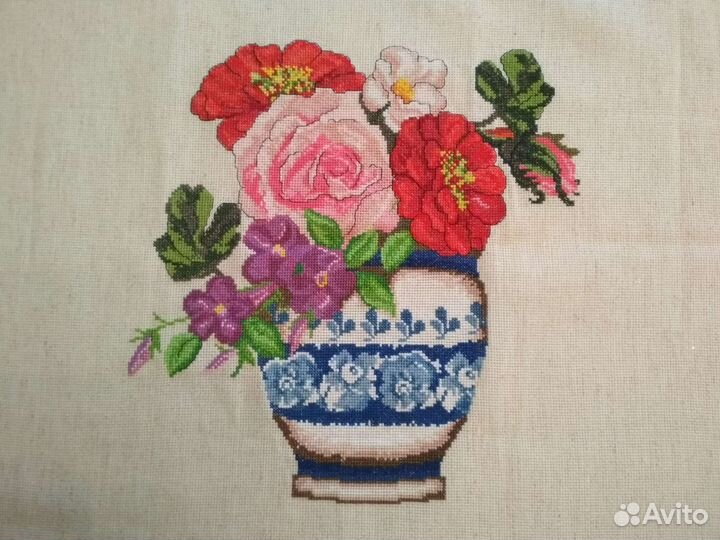Вышивка крестиком готовая Букет в вазе