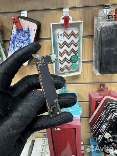 Материнская плата для iPhone 14 заблокирована