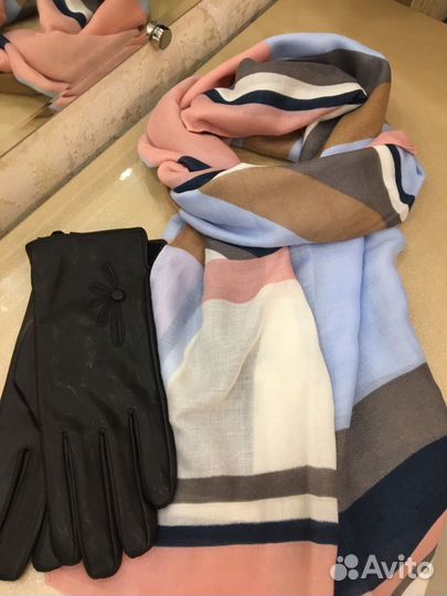 Палантин и кожаные перчатки