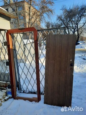 Металлическая дверь