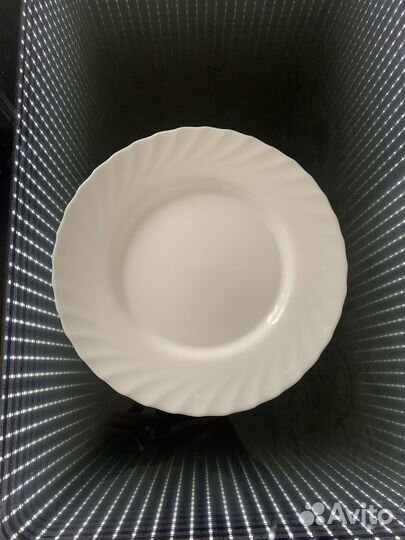 Тарелка белая