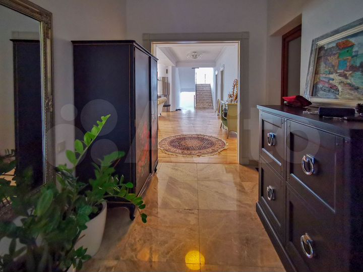 Дом 750 м² на участке 29 сот.