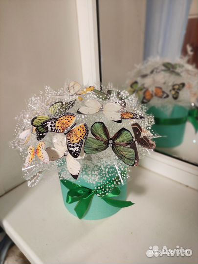 Букет из бабочек в коробке